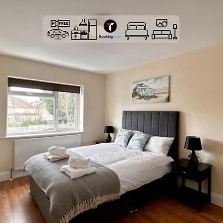 Stylish 2 Bedroom Flat By Tara Stays Short Lets & Serviced Accommodation Watford With Free Parking & Nearby Warner Studios Exterior photo