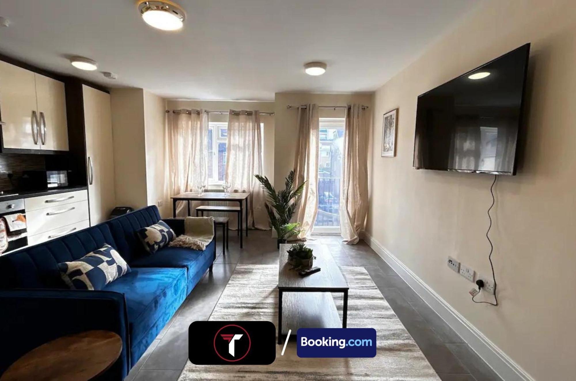 Stylish 2 Bedroom Flat By Tara Stays Short Lets & Serviced Accommodation Watford With Free Parking & Nearby Warner Studios Exterior photo