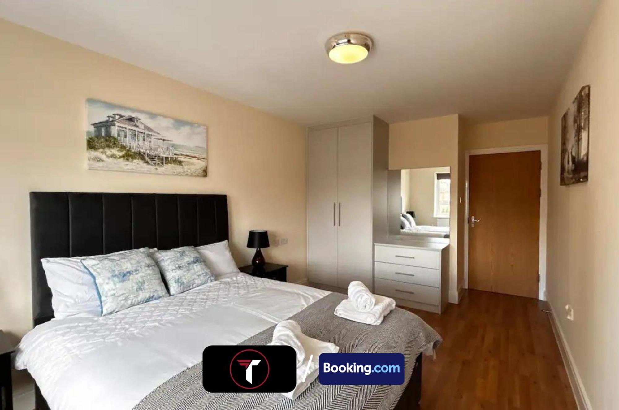 Stylish 2 Bedroom Flat By Tara Stays Short Lets & Serviced Accommodation Watford With Free Parking & Nearby Warner Studios Exterior photo